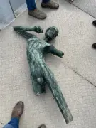 Estátua Curumim da Lagoa é restaurada após furto de braço e lança