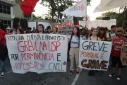 Estudantes da USP aprovam indicativo de fim de greve após 54 dias