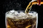 Estudo liga bebidas açucaradas a maior risco de câncer de fígado