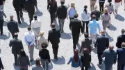 Estudo revela que pessoas andam para a esquerda sem perceber
