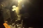 EUA bombardeiam 3º petroleiro no Golfo; Irã fecha Estreito de Ormuz