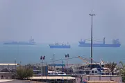 EUA lançam ataques aéreos contra o Irã após ataque a navio-tanque em Ormuz