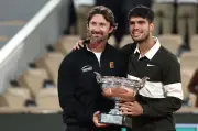 Ex-técnico de Alcaraz, Ferrero admite vontade de treinar rival Sinner