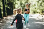 Exercícios em família de 45 min melhoram cognição, diz estudo