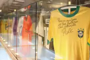 Exposição gratuita 'Paixão Nacional' reúne mais de 250 itens históricos do futebol
