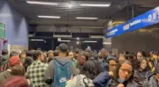 Falha em portas causa lotação no Metrô de São Paulo