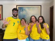 Família Hexa: 14 parentes têm 6 dedos nas mãos no DF