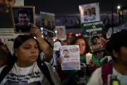 Famílias de vítimas de cartéis protestam na abertura da Copa