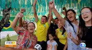 Famílias decoram praça em Arapiraca para estreia do Brasil na Copa 2026