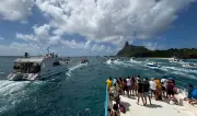 Fernando de Noronha celebra São Pedro com missa, barqueata e peixada para 340 kg