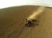 Fertilizantes voltam a preços pré-guerra e beneficiam agricultores