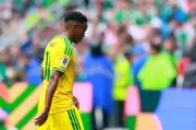 FIFA confirma suspensão de Themba Zwane por três jogos na Copa