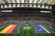 FIFA pede afastamento de árbitro de vídeo por gesto supremacista
