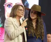 Filha de réu do 8 de janeiro lança pré-candidatura com Michelle e Damares