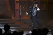 Filme sobre Michael Jackson bate recorde de bilheteria no Brasil