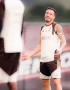 Flamengo com elenco enxuto contra Coritiba: Saúl deve jogar