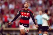 Flamengo vence Coritiba por 3 a 0 com show de Samuel Lino e presença de Jorge Jesus