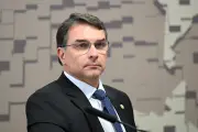 Flávio Bolsonaro aposta em segurança pública para reverter crise eleitoral