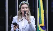 Flávio Bolsonaro defende Júlia Zanatta para vice na convenção do PL