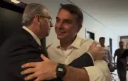 Flávio Bolsonaro encontra Eduardo Cunha em BH e fala sobre 2026