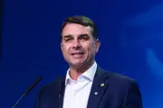 Flávio Bolsonaro endurece tom na segurança e defende castração química após crise