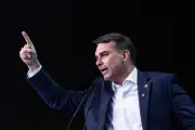 Flávio Bolsonaro esvazia comissão de segurança e foca em campanha presidencial