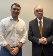 Flávio Bolsonaro se encontra com Eduardo Cunha em Belo Horizonte