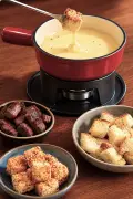 Fondue do Sertão: chef Rodrigo Oliveira une Suíça e Brasil em edição especial de 25 anos