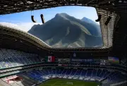 Foto de estádio no México com montanha ao fundo é real, não IA