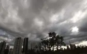 Frente fria chega a Goiás e traz chuvas isoladas e ventos
