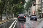 Frente fria traz chuva e vento a RJ, SP e MG; ciclone mantém Sul gelado