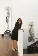 Gabriela Gusmão usa carvão e plantas em nova exposição no Rio