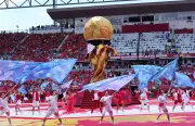Gafe na abertura da Copa 2026: taça gigante desaba em Toronto