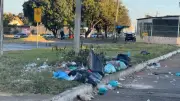 Garis do DF paralisam por piso salarial e melhorias; lixo se acumula