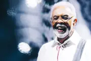 Gilberto Gil lança primeiro volume de 'Tempo Rei' ao vivo no aniversário de 84 anos