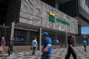 Governo planeja fim de subsídios com queda nos combustíveis
