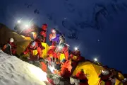 Guia desaparecido no Everest é encontrado vivo após seis dias