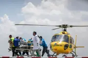 Guia nepalês sobrevive seis dias no Everest, deixa UTI e já se alimenta