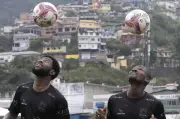 Haitianos do Pérolas Negras dividem coração contra o Brasil na Copa