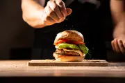 Hamburgueria de SP é eleita uma das melhores do mundo pela TimeOut