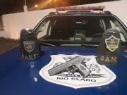 Homem ameaça crianças com réplica de pistola em Rio Claro