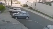 Homem é atropelado por boi em Araxá, MG; câmeras flagram momento