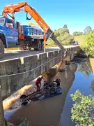 Homem é encontrado morto em carro submerso em rio no Paraná