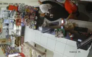 Homem invade padaria, rende cliente e funcionários em Rio Preto