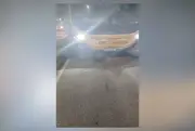 Homem morre em colisão de moto elétrica com BRT em Inhoaíba