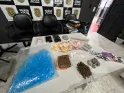 Homem preso por tráfico de drogas em frente a escola em Taiobeiras