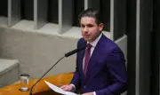 Hugo Motta coloca na pauta projeto que reduz jornada e acaba com escala 6x1