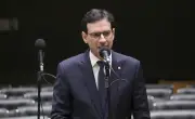Hugo Motta escolhe Leo Prates para relatar PL sobre redução da jornada de trabalho