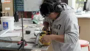 IA impulsiona busca por cursos técnicos entre jovens brasileiros