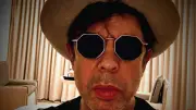Ian McCulloch, vocalista do Echo & the Bunnymen, sofre acidente de carro